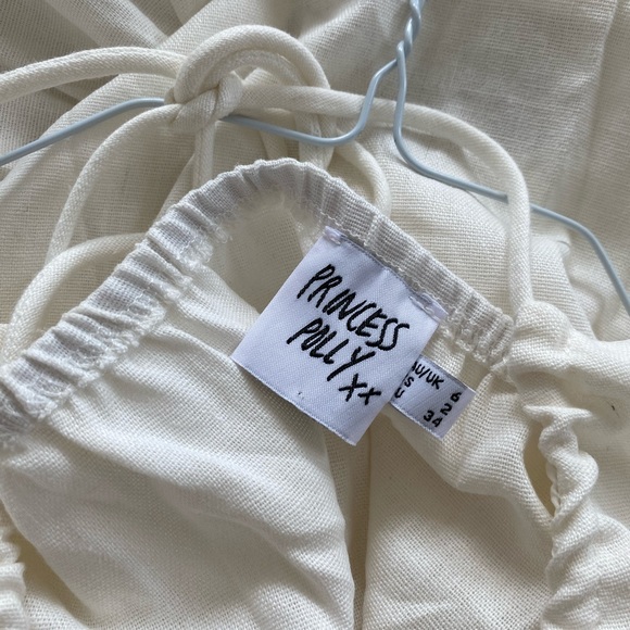 cotton/linen
Halter, adjustable
Invisible zip fastening at side
Lined bust - Picture 3 of 6